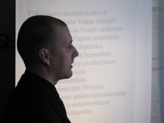 Toni kertoo Suomenlinnan v�rikk��st� historiasta