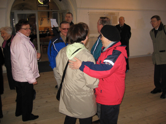 Menimme ensin ruokailuun